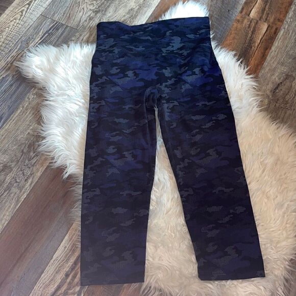 Spanx by Sarah Blakey Camo High Waisted Cropped Leggings - Picture 1 of 7